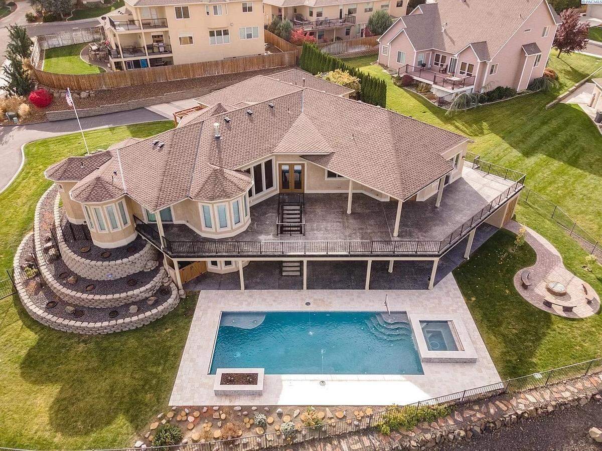 This Canyon Lakes home is turning heads with its wide range of amenities.
