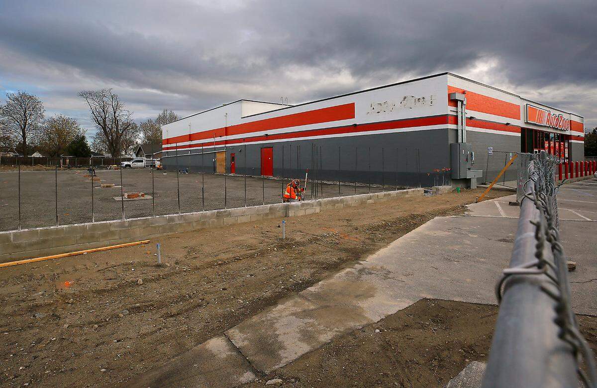 AutoZone, the Memphis, Tenn.-based auto parts retailer, is constructing a 18,850-square-foot warehouse addition to its existing retail business at 1220 W. Fourth Ave.in central Kennewick.