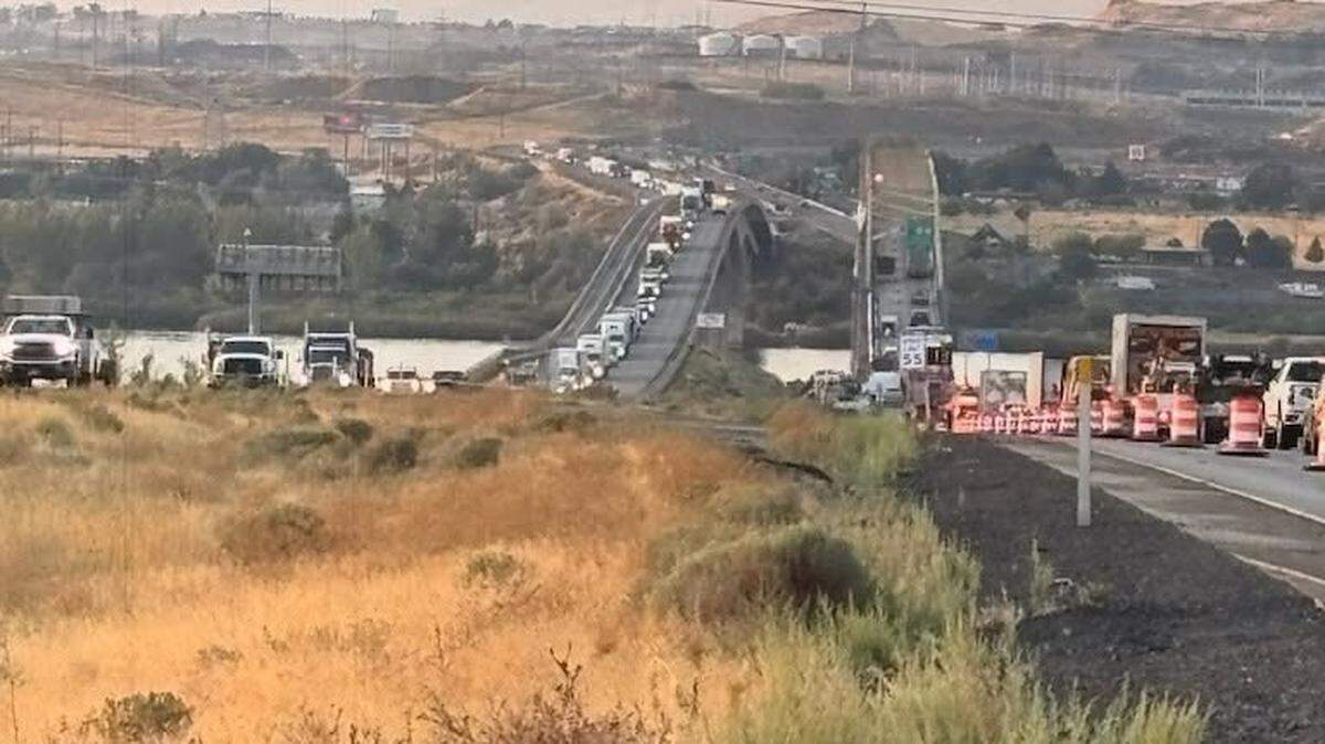 Construction in Interstate 82 contributed to several crashed on Interstate 82 near the Oregon border Wednesday morning. It caused long backups on a 10-mile stretch.