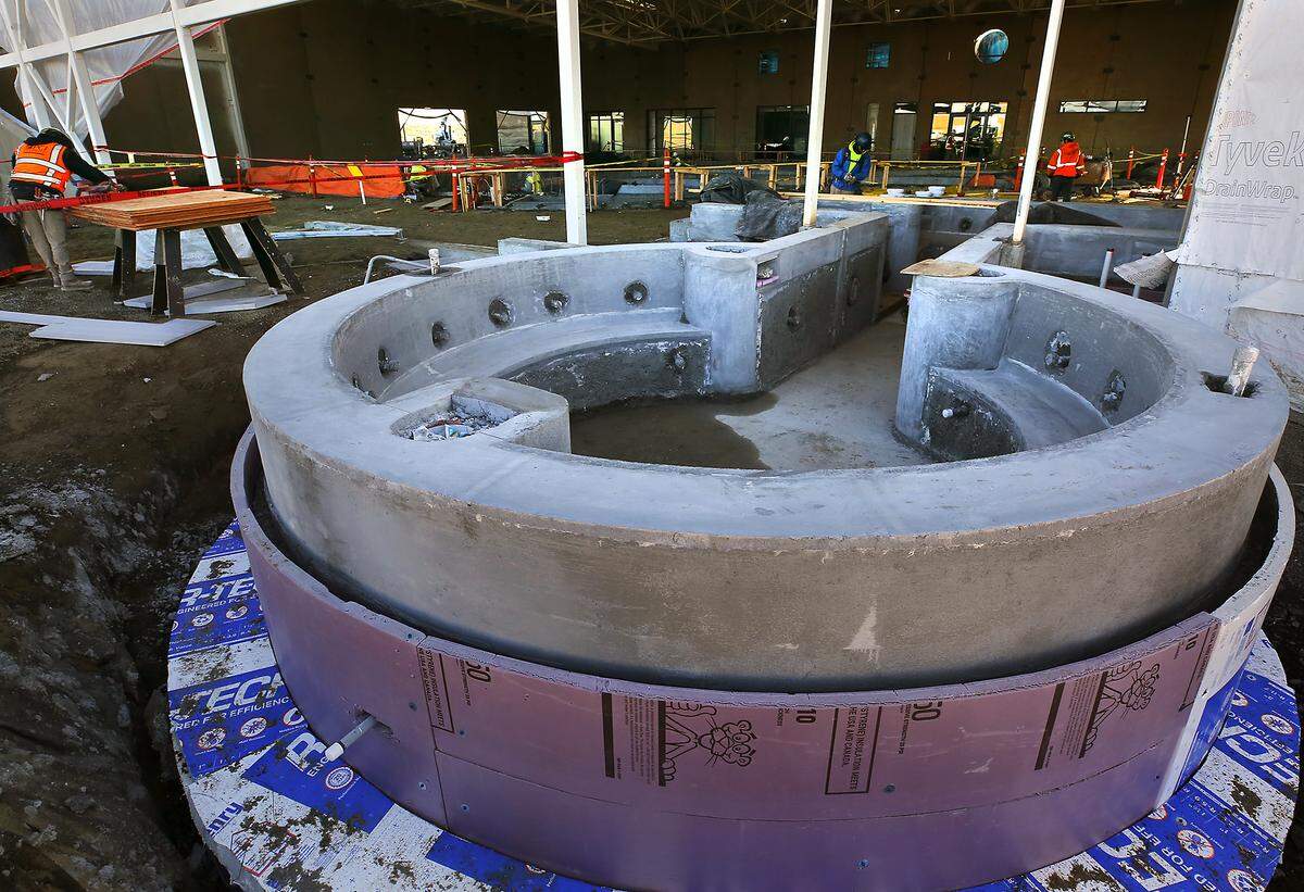 Construction crews work near the hot tub of the $41 million Pasco Aquatic Center off Road 108 in west Pasco. 