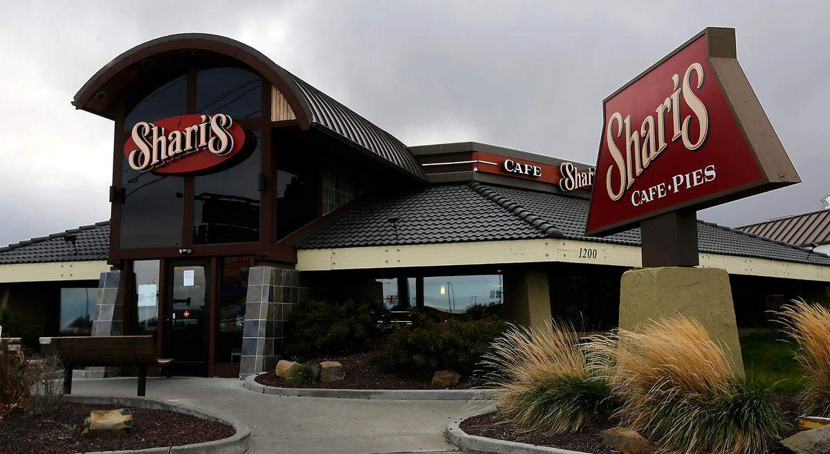 Shari’s Management Corp., the Beaverton, Oregon chain of pie-oriented restaurants, closed its Kennewick location over the weekend.