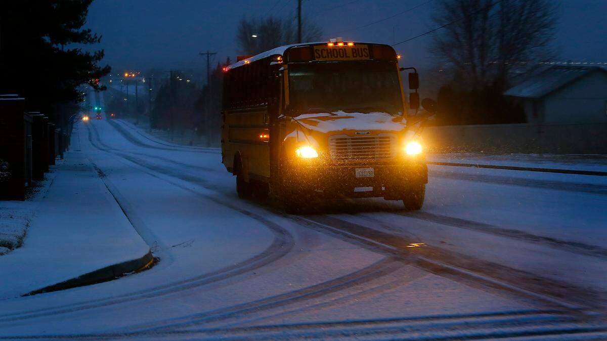 A few south Thurston and east Grays Harbor county school districts are delaying school starts because of the weather.