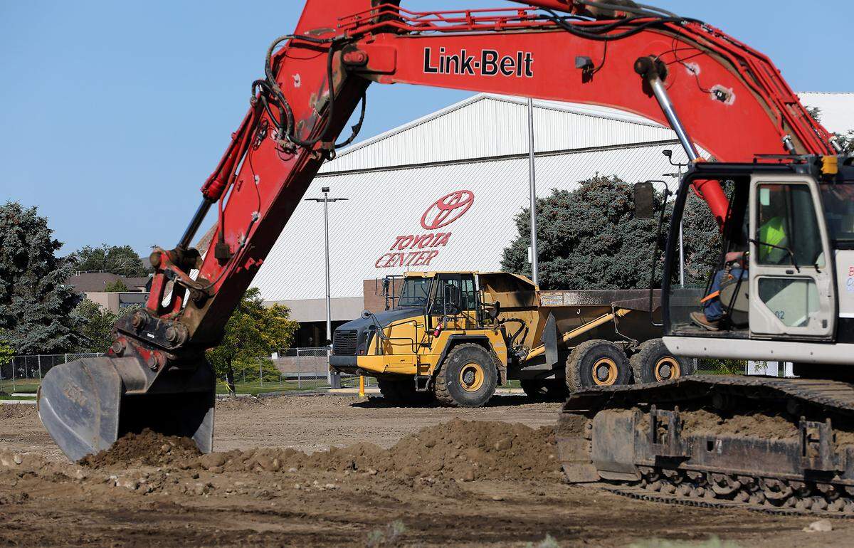 The $47 million, 162-room hotel will be built in tandem with a $71.3 million convention center expansion that began in April.