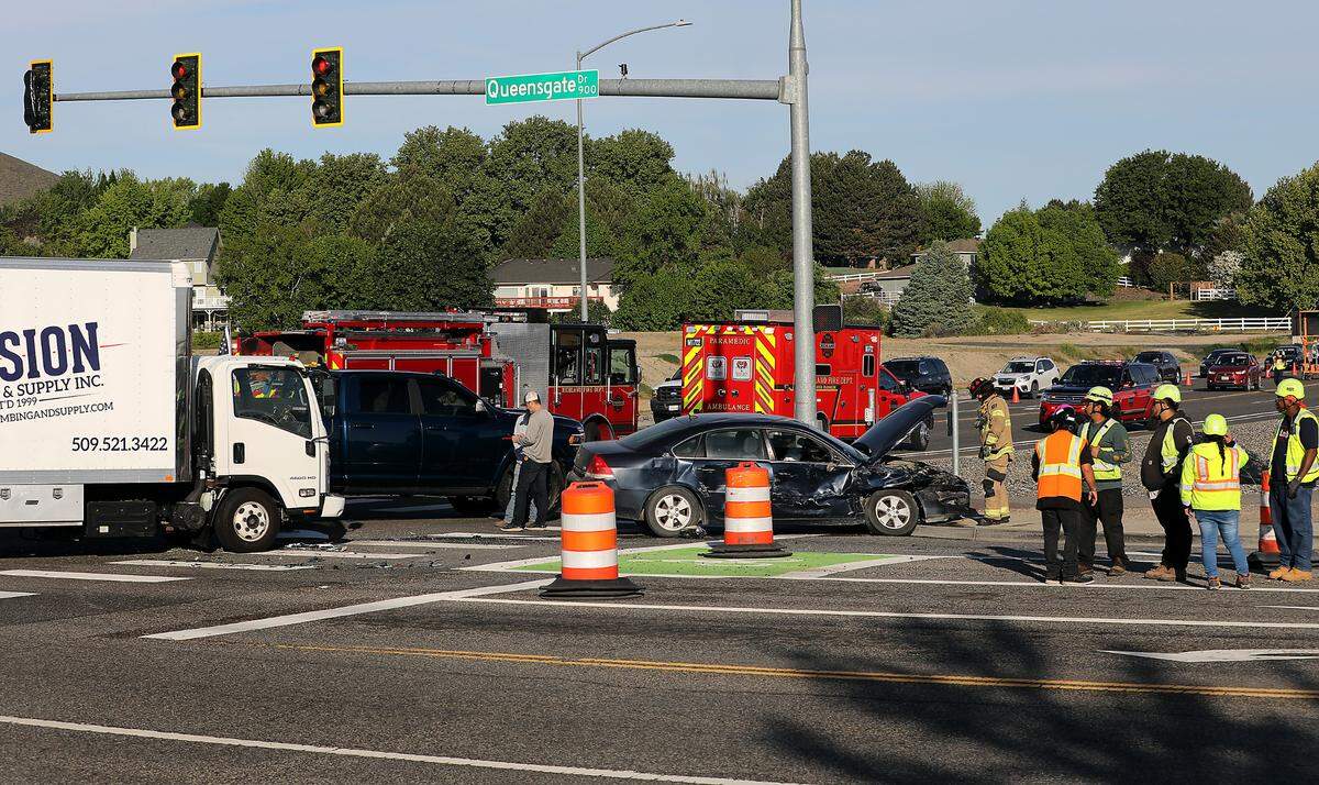 An early Wednesday car wreck slowed dozens of workers who converged on the intersection of Queensgate Drive and Keene in south Richland to remove fencing, activate traffic signals, remove covers and make sure everything was working properly for the opening of the new roadway extension.
