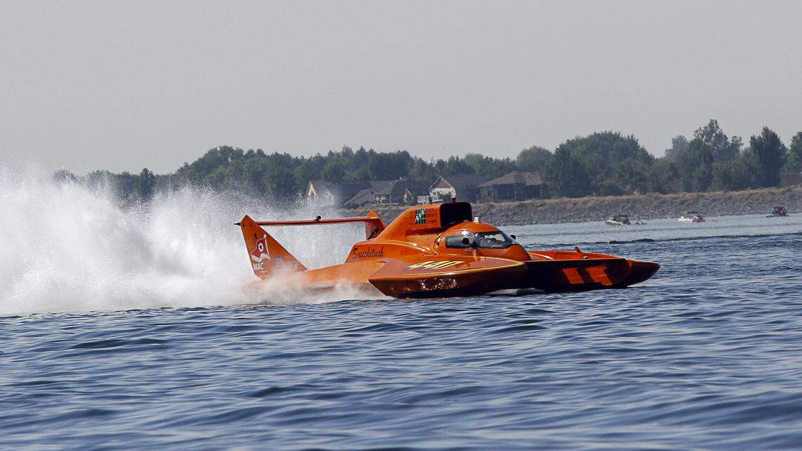 Young racer proves he can take on hydroplane circuit’s top driver