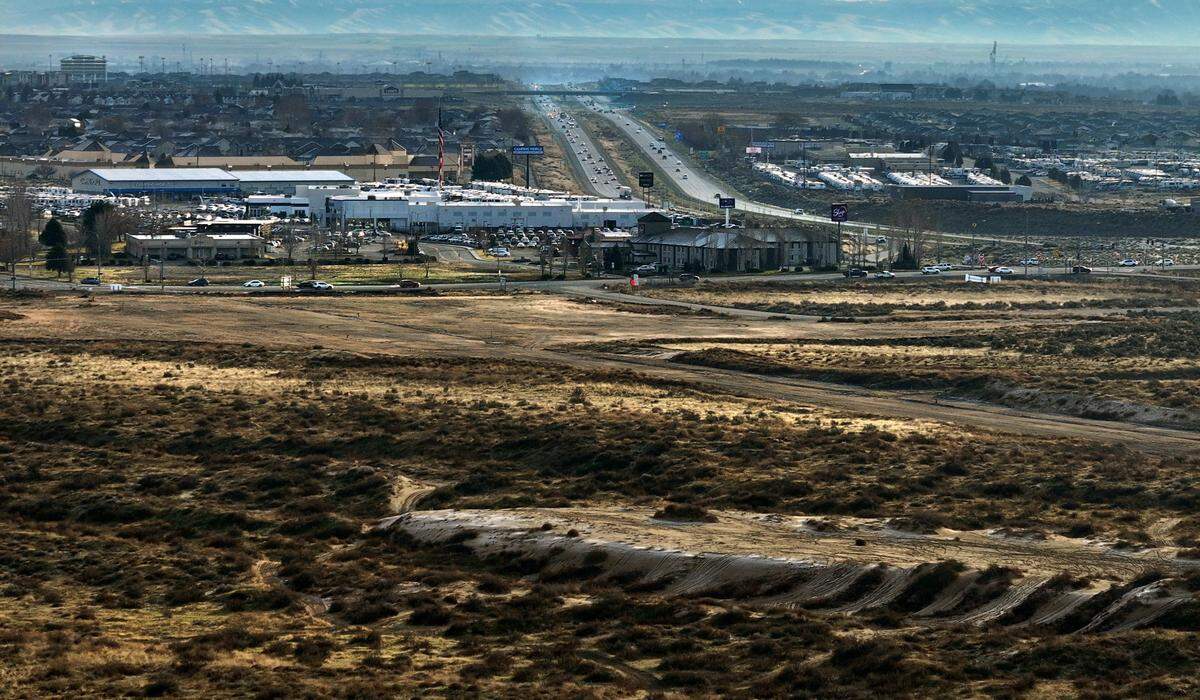 Future extension of Sandifur Parkway in west Pasco shows Broadmoor Boulevard and Interstate 182 with Road 68 overpass.