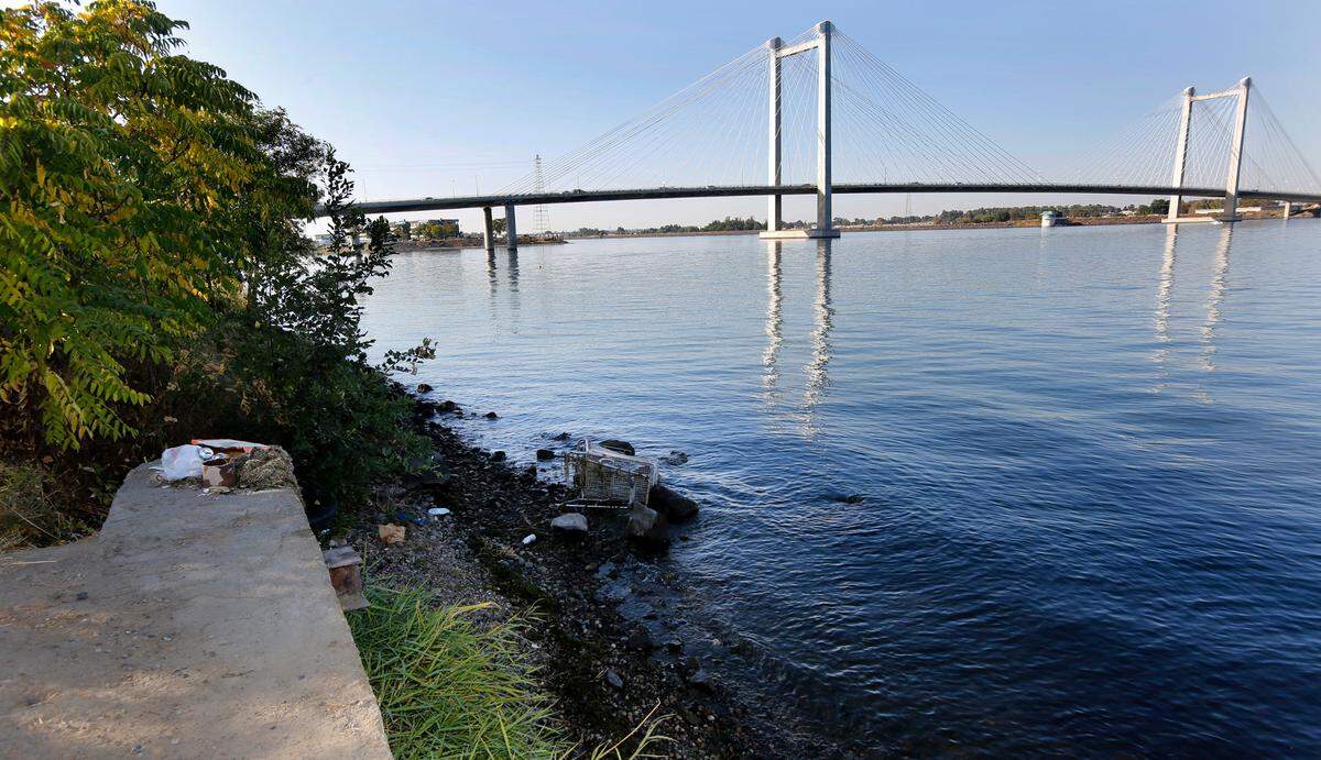 Benton County sheriff’s detectives are investigating the discovery of a body floating in the Columbia River Tuesday downriver of the cable bridge on the Kennewick side of the shoreline.