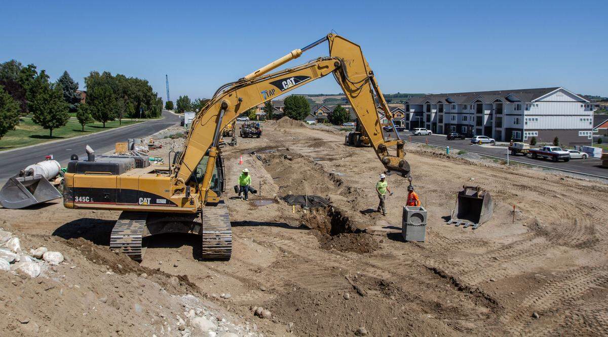 Construction starts on final phase of $20 million luxury apartment complex in Richland. The roughly 150 units are aimed toward professionals with high-end amenities.