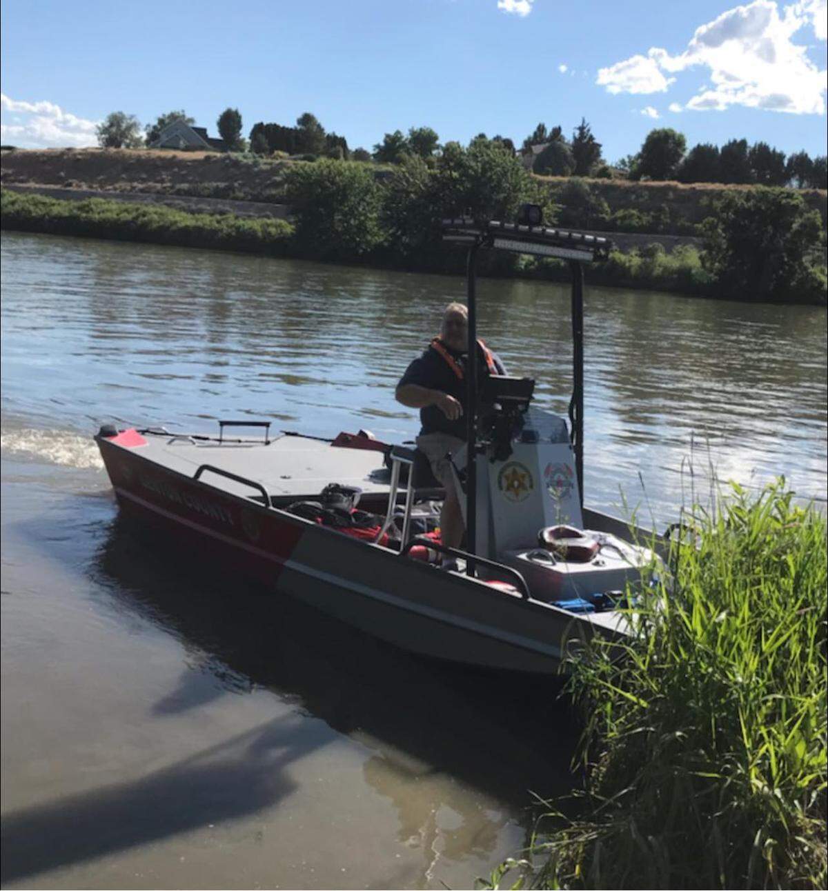 Benton County sheriff’s deputies and firefighters along with Columbia Basin Dive Rescue pulled a man from the Yakima River.
