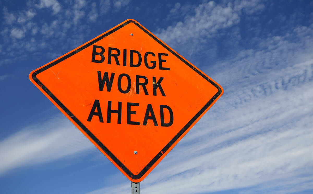 A sign warns drivers of repair work.