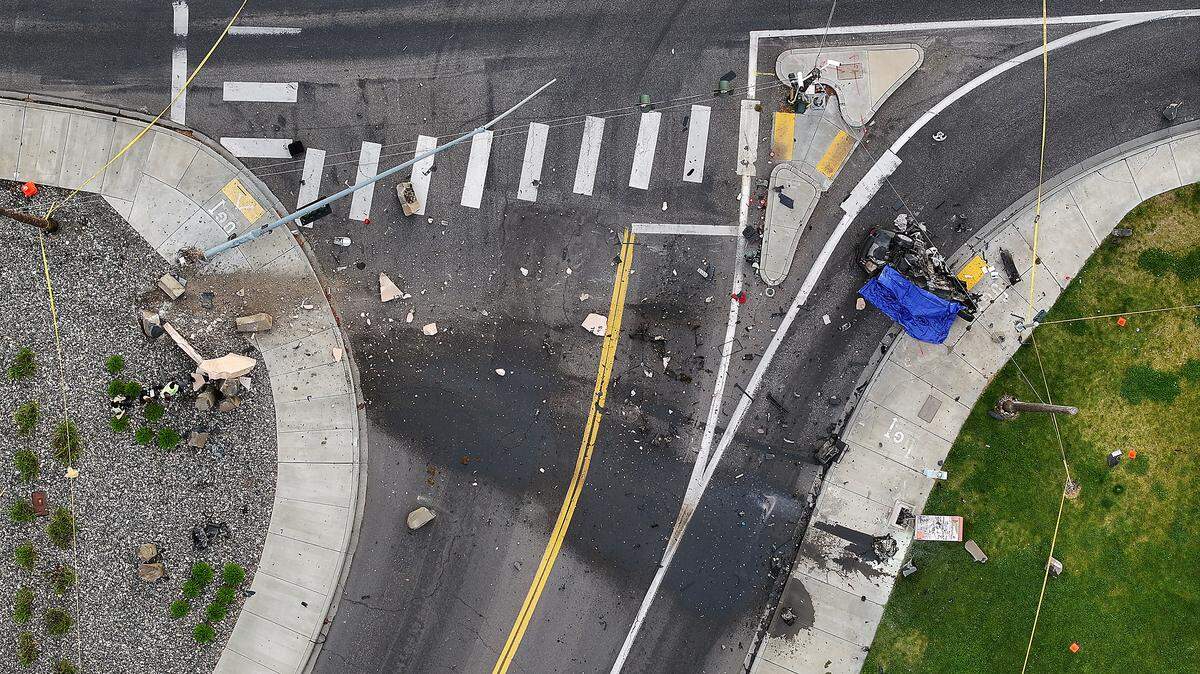 Richland police investigate Friday's fatal crash on George Washington Way at Jadwin Avenue. 