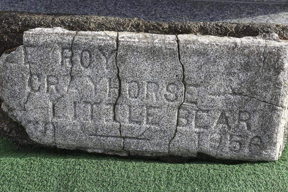 The temporary grave marker installed in 1956 for Leroy Gray Horse at Pasco’s City View Cemetery.