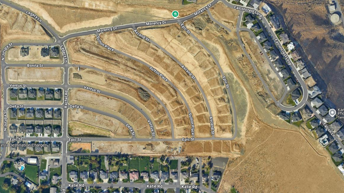 A 21-year-old worker died at a Richland construction site Friday morning.