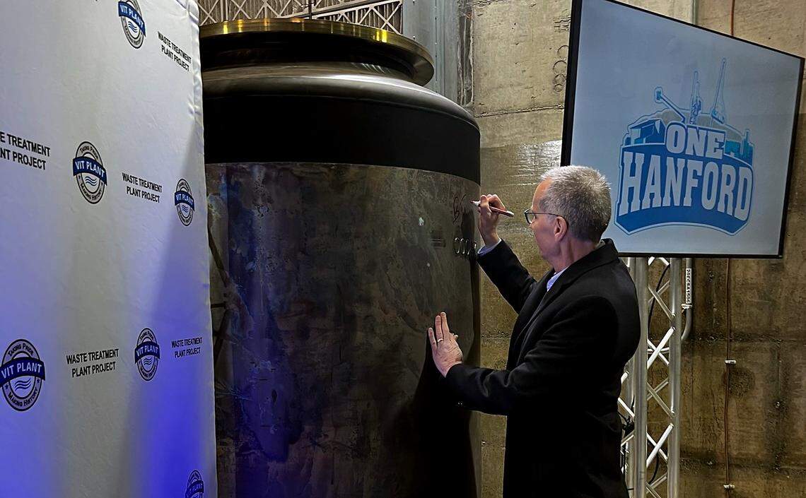 Brian Vance, the manager of the Hanford nuclear reservation, signs the first container filled with glass as a test for the planned glassification of radioactive waste.