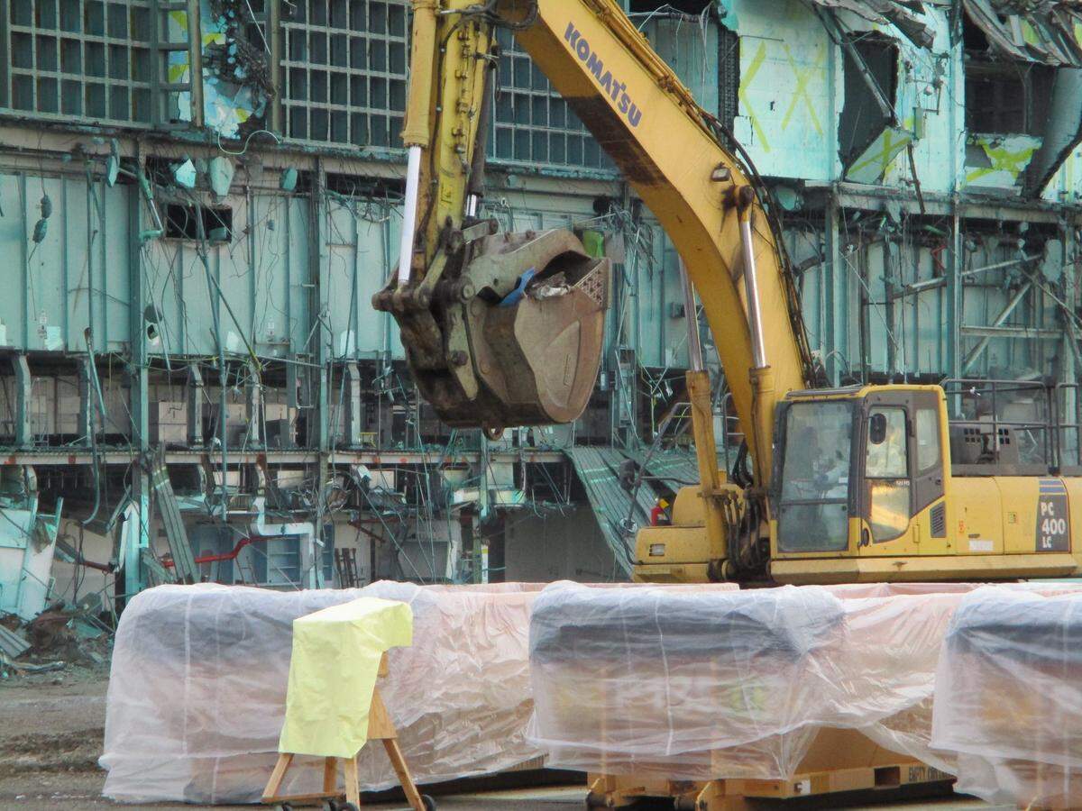 Hanford crews have finishing loading demolition debris from the south side of the Plutonium Finishing Plant and are ready to focus on debris on the north side.