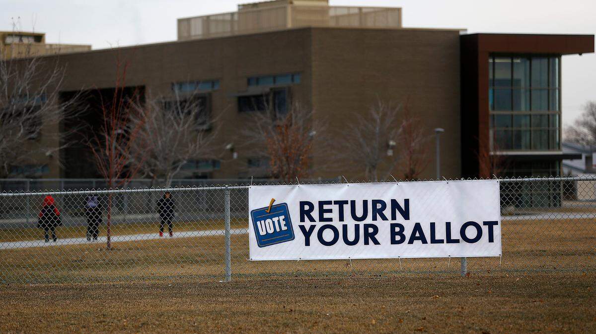 A banner on the fence outside Amistad Elementary School in Kennewick reminds residents to turn in their ballots for the levy election in February 2023.