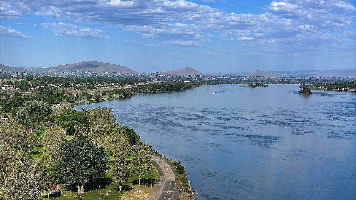 Columbia River shoreline showing Kennewick's Columbia Park looking upriver of the Columbia River with Franklin County to the north. Taken May 5, 2026.