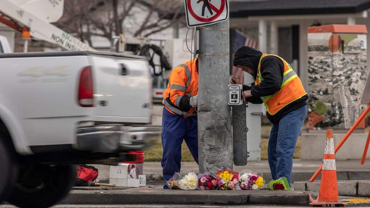 Richland utilities workers make repairs in February 2022 to a signal pole at the intersection of George Washington Way and Jadwin Avenue after a crash killed three passengers.