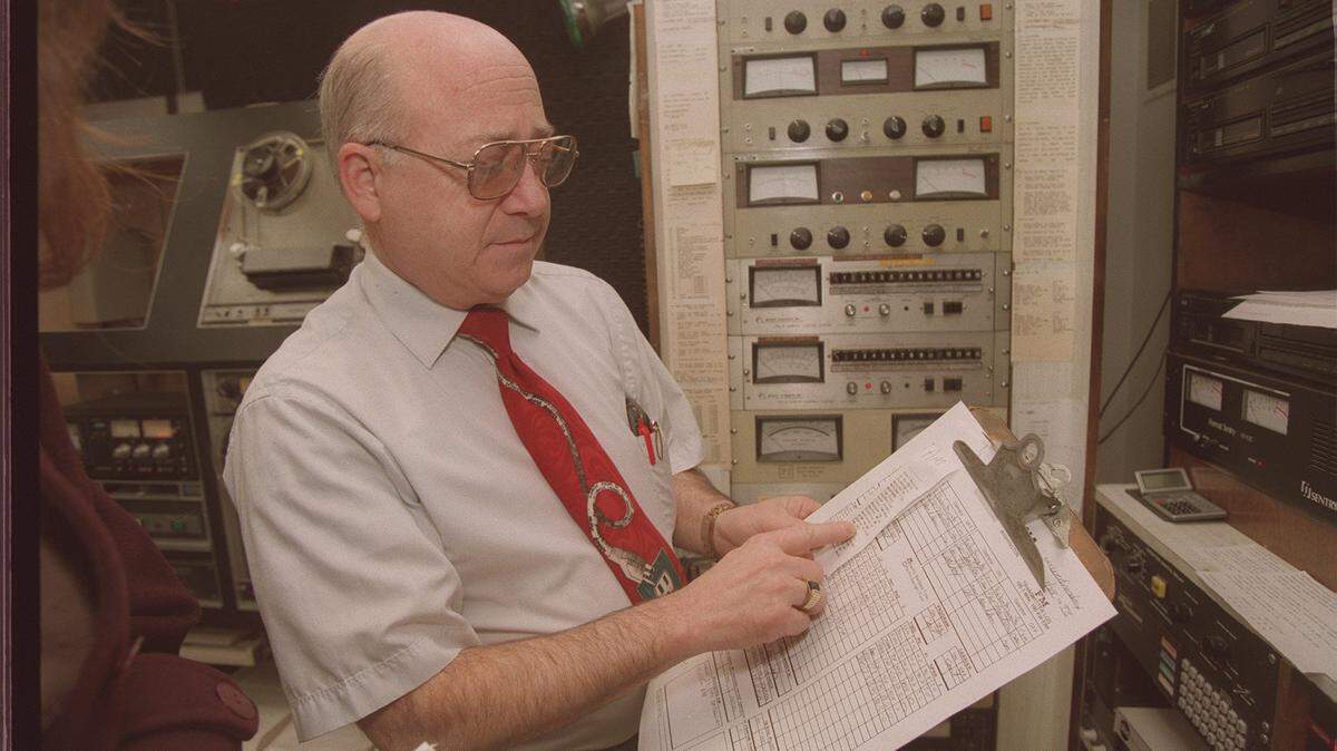 Art Blum, longtime broadcaster, salesman and engineer for KONA Radio, died Tuesday.