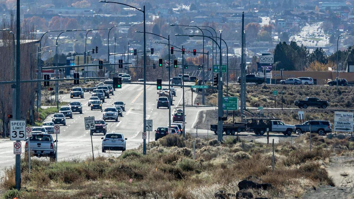 Traffic issues on the Road 100 and I-182 interchange will be discussed this week in Pasco.