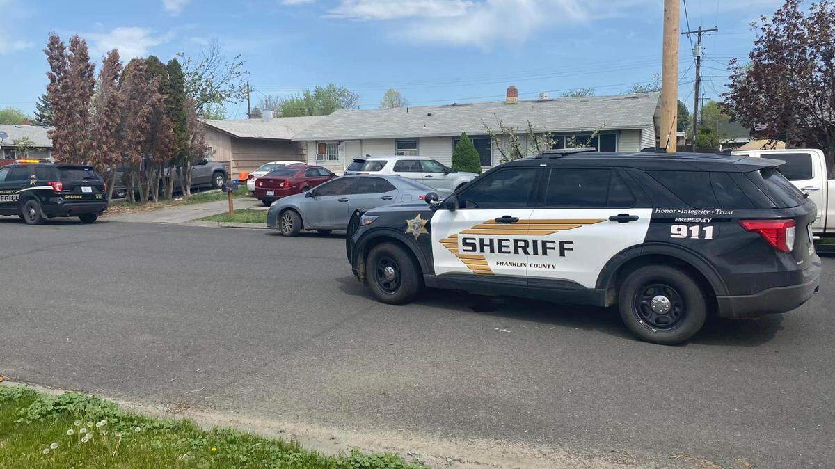 Franklin County deputies search for a suspect in Othello.