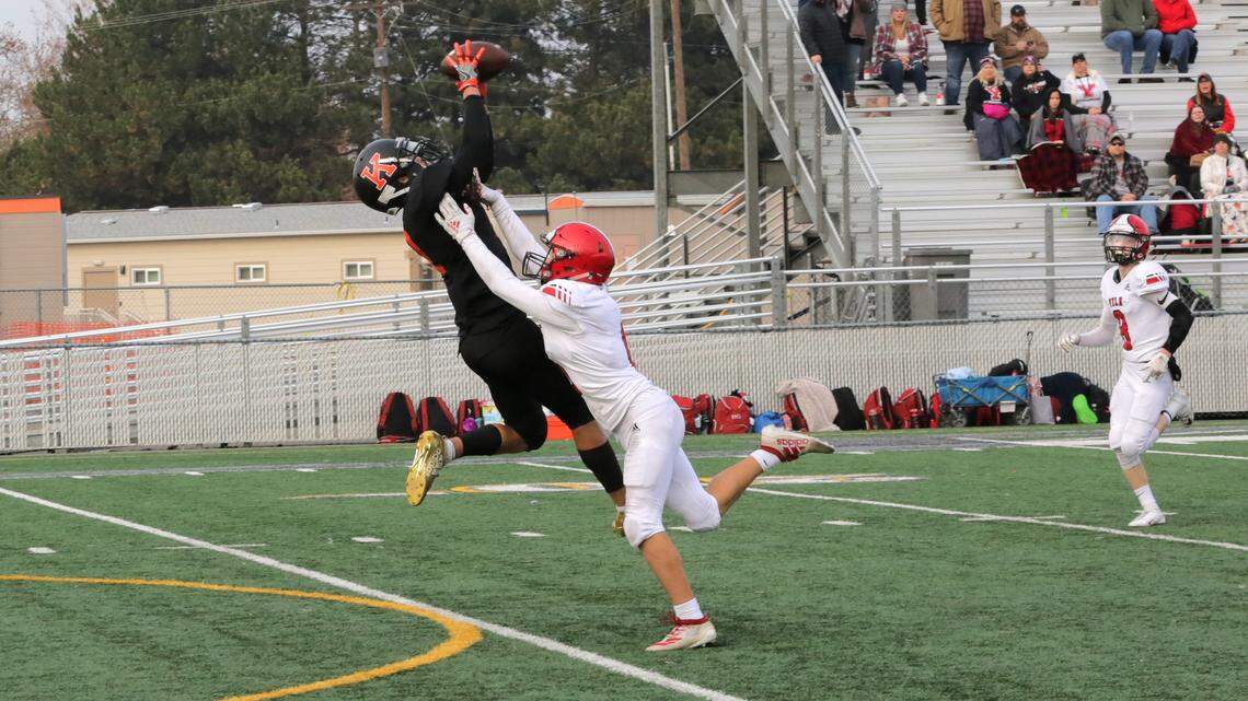 Kennewick’s Simeon Howard (2) had 142 receiving yards in Saturday’s win over Yelm.