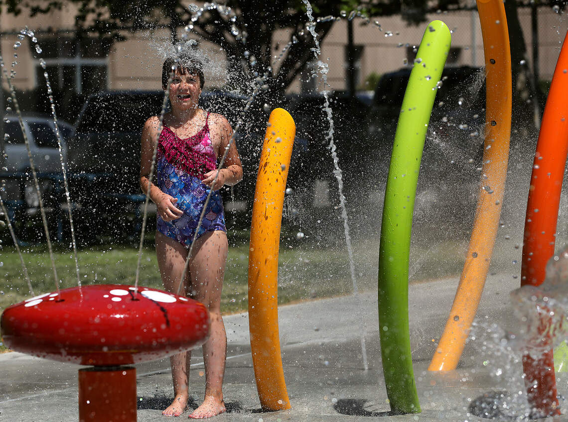 Kennewick opens brand new splash pad at Kenneth Serier pool | Tri-City ...