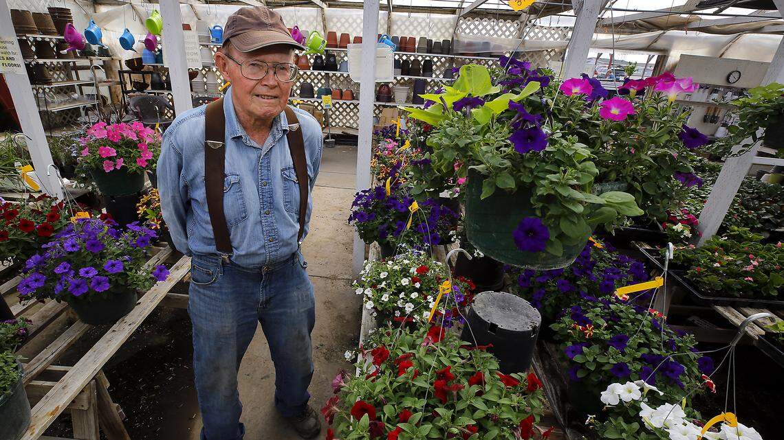 Flower Farm ‘evicted’ for a gas station after 36 years in Kennewick