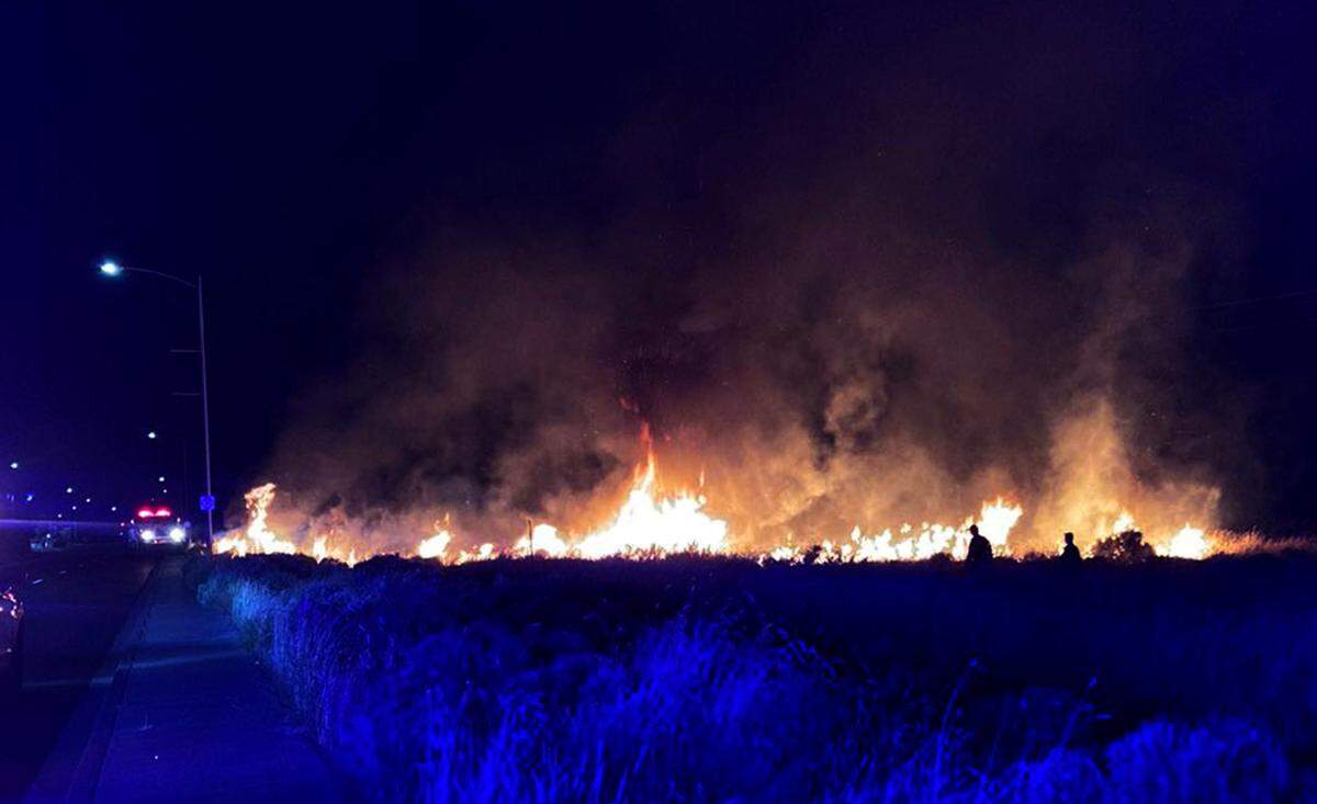 An early morning brush fire was quickly extinguished by Kennewick Fire Department at West Clearwater Avenue and North Columbia Center Boulevard in Kennewick.