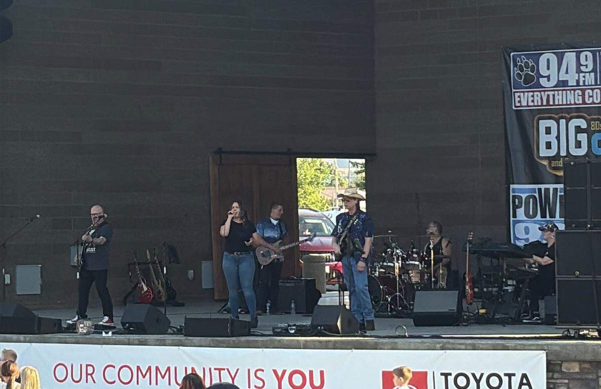 Englewood Heights is a rock cover band from Yakima that performs a variety of recognizable rock classics.