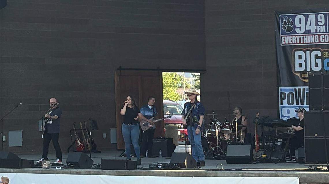 Can I get dinner, drinks and live music for $25 at this Tri-Cities weekly event?