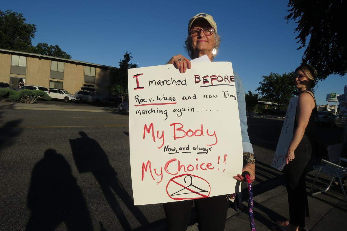 Gayle Wilde, 70, called for safe access to abortions for women 50 years ago. She joined the Tri-Cities Women’s March protest Friday evening.