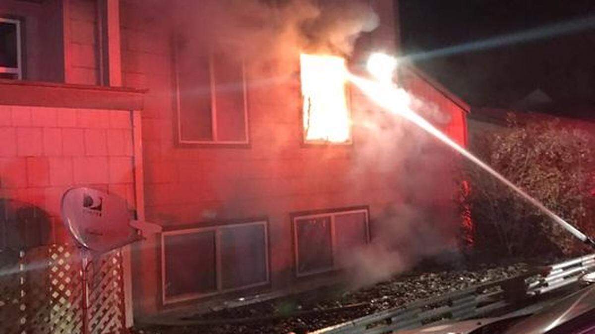 Kennewick firefighters were called to a Tanglewood apartment fire just after 11 p.m. Saturday and arrived to find flames coming out of a bedroom window.