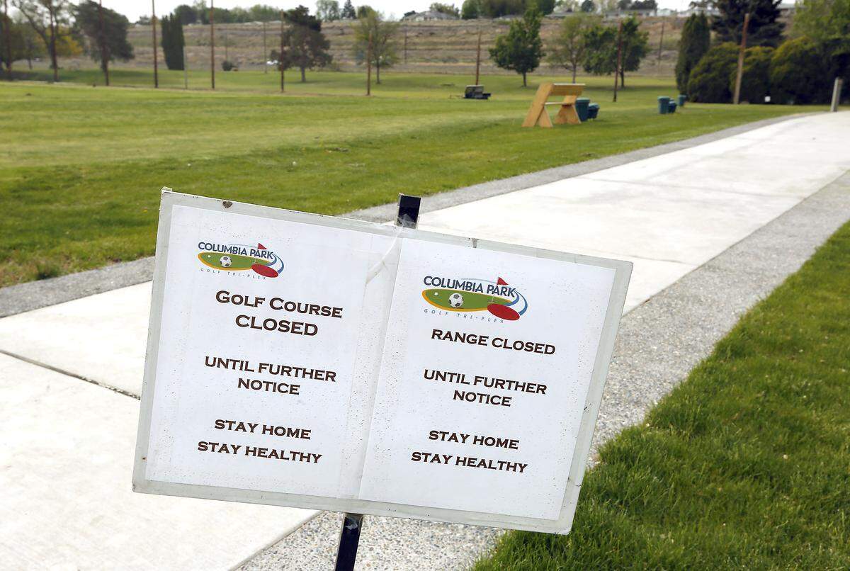 Signs posted near the main walkway at the Columbia Park Golf Tri-Plex in Kennewick announces the closure of the golf business during Gov. Jay Inslee’s stay home mandate during the coronavirus pandemic. Inslee is now allowing golf courses in the state to reopen on May 5 with certain restrictions and guidelines.