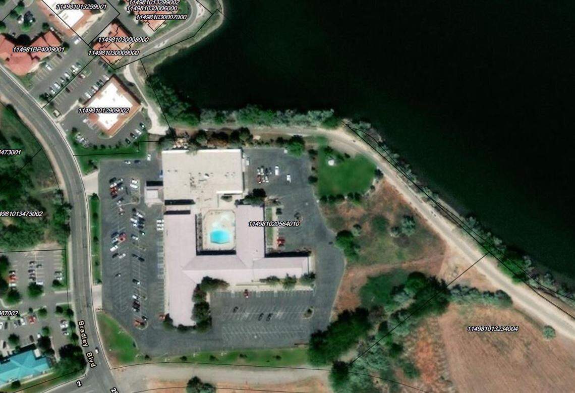 A Portland hospitality company bought the 150-room Richland Shilo Inn, which faces George Washington Way on one side and backs up to the Columbia River on the other.