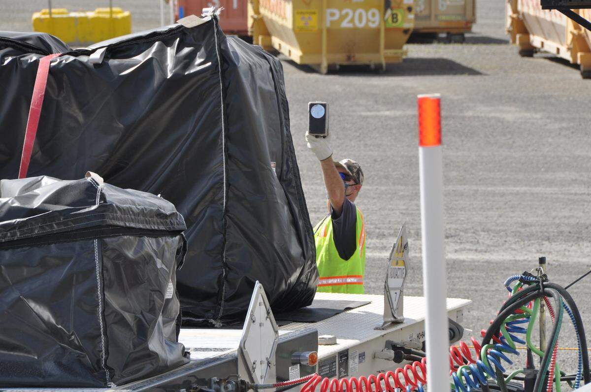 Preparations are made to dispose of an 84,00-pound piece of equipment from one of Hanford’s underground radioactive waste storage tanks at a lined landfill in the center of the nuclear reservation.