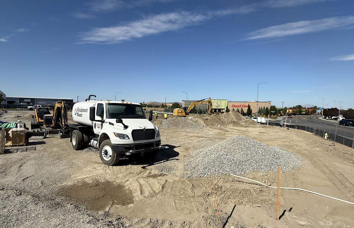 Yakima Valley Farm Workers Clinic and Pacific Northwest University are building a $12.2 million dental training facility next to Miramar Health Center.