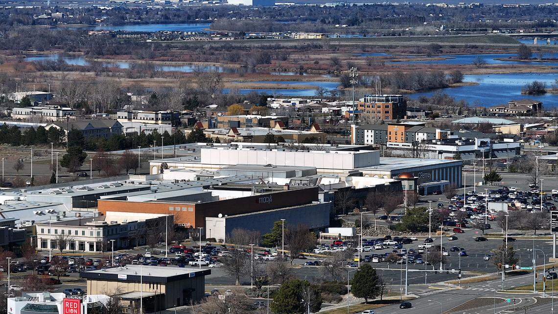 Electrician accused of filming woman inside changing room at Tri-Cities mall