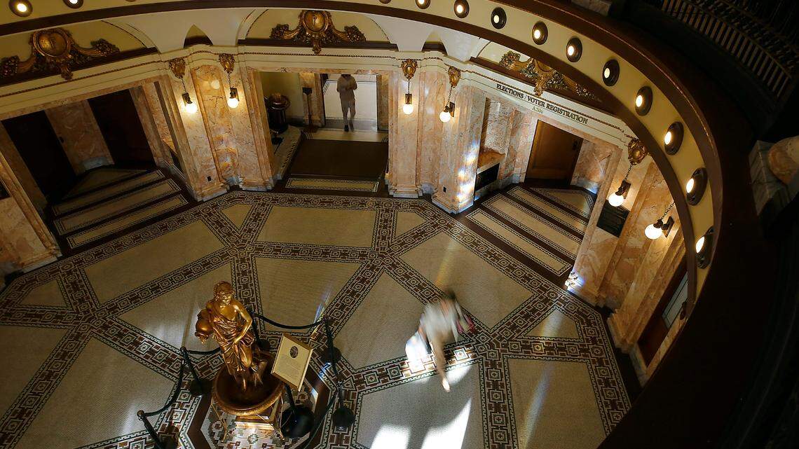 Franklin wants to allow concealed guns for protection in courthouse. Judges resist