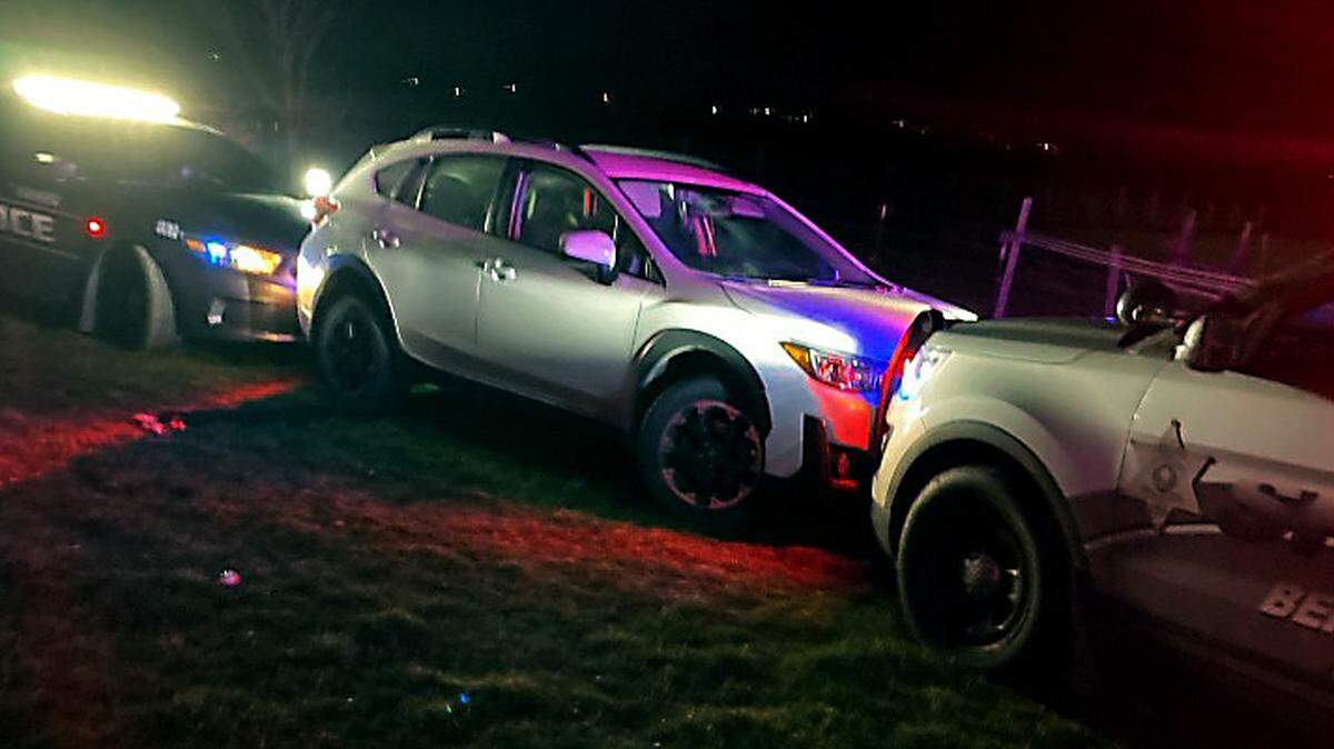 Benton County sheriff’s deputies and Prosser police officers cornered a woman’s car in Prosser when she allegedly tried to drive off with her two children while impaired, say officials.