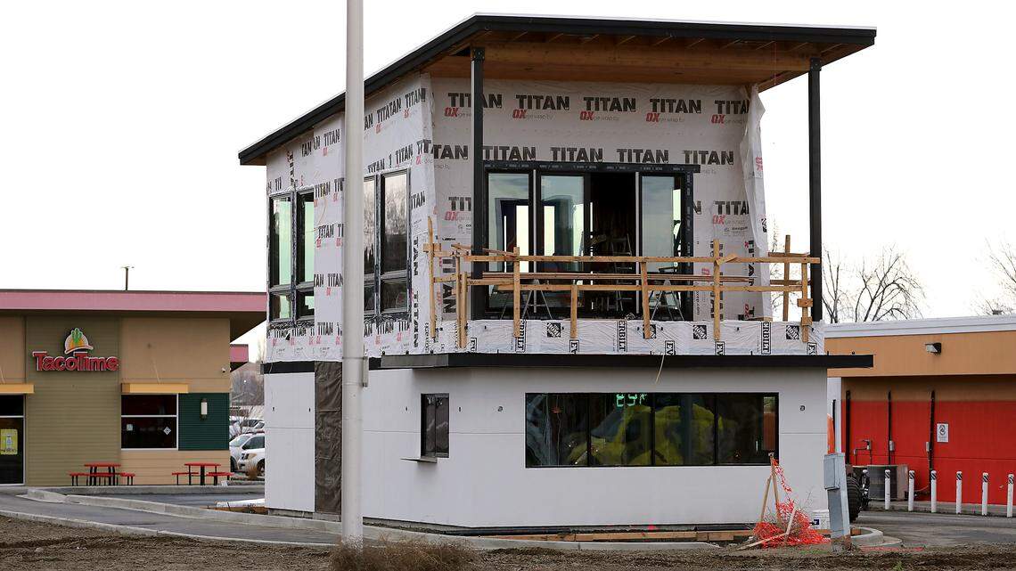 What’s being built there? Coffee at Queensgate, credit union rising in Pasco