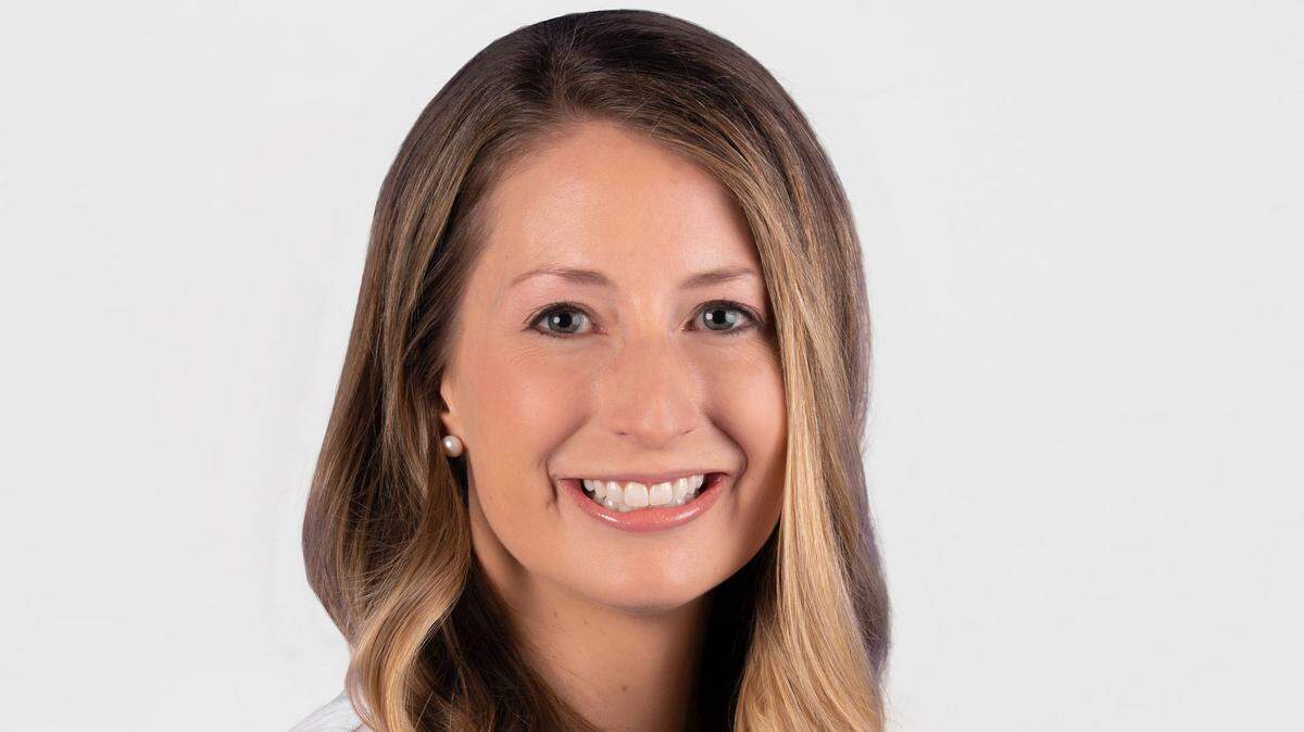 Dr. Jessica Schneider