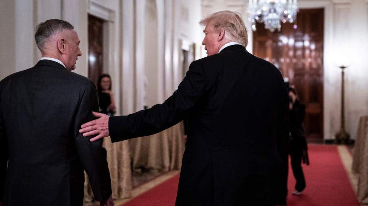 Mattis and President Donald Trump talk after a White House reception in 2018. 