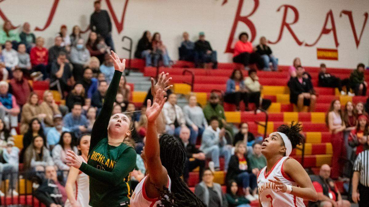 Kamiakin High girls lost to Richland High this weekend but Kamiakin was seeded 7th based on its season-long victories. Richland earned a No. 9 seeding in the playoffs.