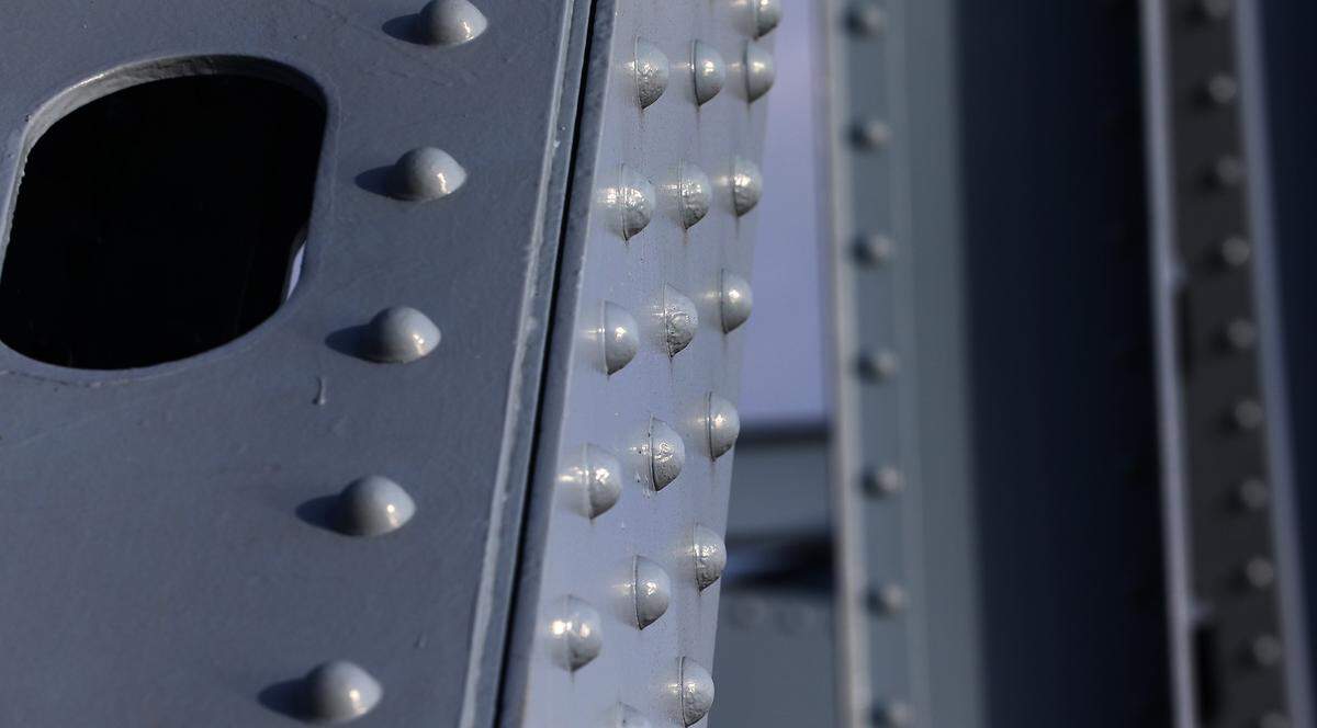 The Tri-Cities’ busiest Columbia River span, the blue bridge, is nearly done with $33.5 million paint job that started in January. The painting project didn’t alter the blue bridge’s famous color, but it did snarl traffic for nearly a full year.