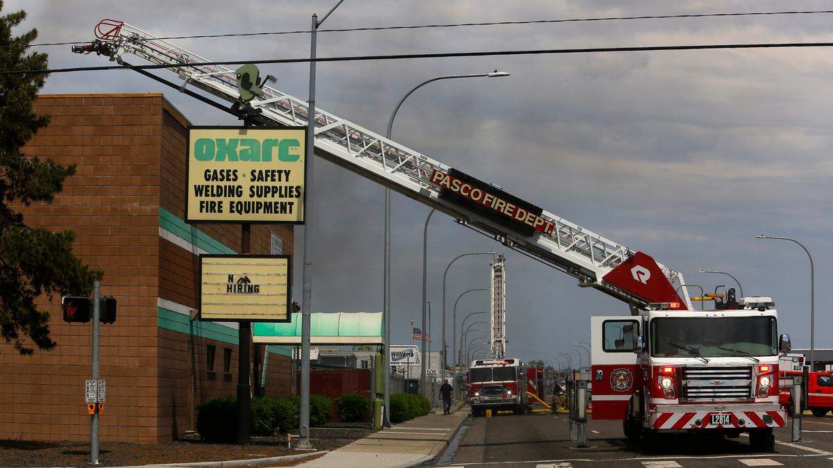 Pasco names a replacement for longtime Fire Chief Bob Gear who recently capped off a nearly 50-year fire career.
