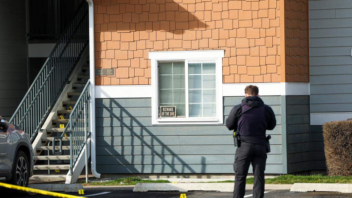 Gunshot victim with multiple wounds found at Kennewick apartments
