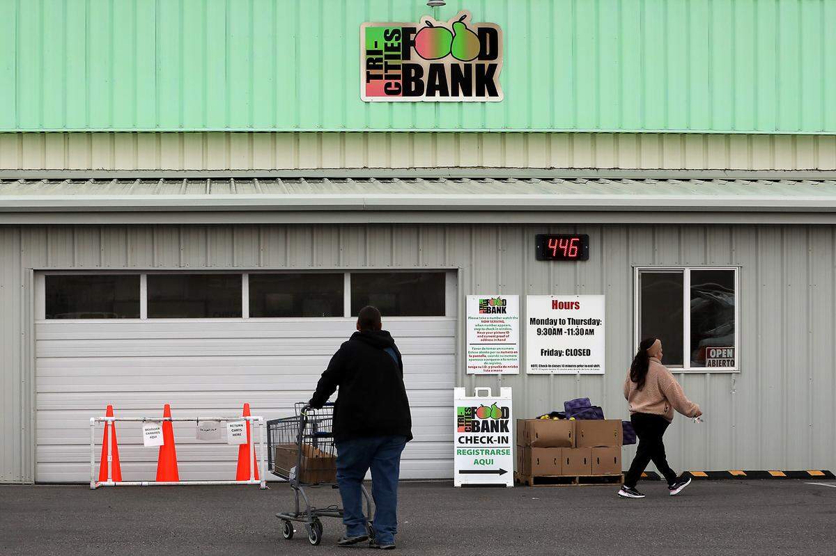 Clients outside the Tri-Cities Food Bank downtown Kennewick location at 420 W. Deschutes Ave.