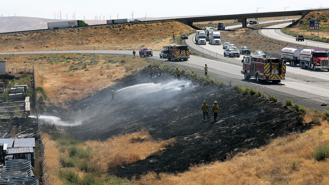 Update: Highway reopened after crews battled wildfires on I-82 near Kennewick