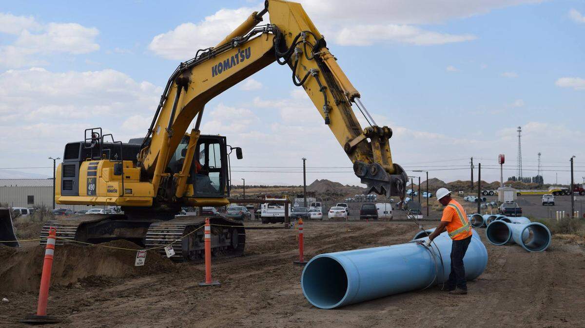 Contractor Mission Support Alliance has started work on a $7.8 million project to install a new water pipeline across central Hanford.